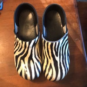 Zebra Dansko size 40